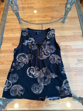 White House Black Market Black Sleeveless Lace-Up Shell with Beige Spiral Print